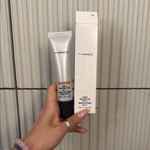 ⚡️MAC•Studio Moisture Tint SPF 15 in Dark✨